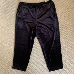 JOAN RIVERS Black Velvet Dressy Capri Pants Size PXL Worn Once Stretchy